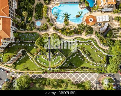 Funchal, Portugal - 9. Juni 2024: Porto Mare und die Residence Hotels in Lido der Stadt Funchal, Hauptstadt der Insel Madeira Stockfoto