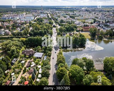 Augustow-Stadt an der Netta und am Augustow-Kanal, Polen. Blick mit Marconi Kreisverkehr Stockfoto