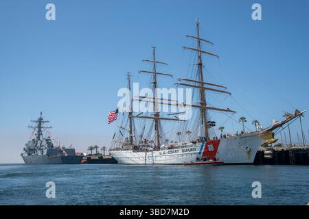 LOS ANGELES (21. Mai 2025) U.S. Coast Guard Cutter Eagle (WIX 327) kommt zur Los Angeles Fleet Week am 21. Mai 2025 in Los Angeles an. Los Angeles Fleet Stockfoto