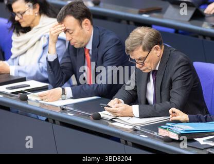 Berlin, Deutschland. Mai 2025. Außenminister Johann Wadephul (CDU) nimmt an der 8. Tagung des Bundestages Teil. Quelle: Hannes P. Albert/dpa/Alamy Live News Stockfoto