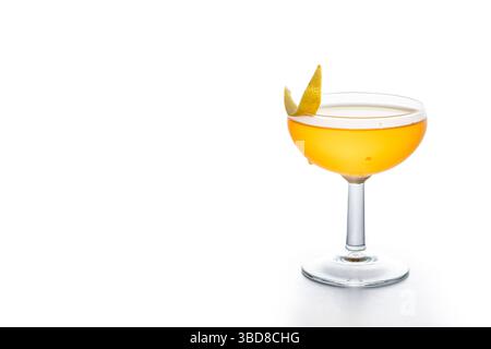Papierflugzeug-Cocktail isoliert auf weißem Hintergrund Stockfoto