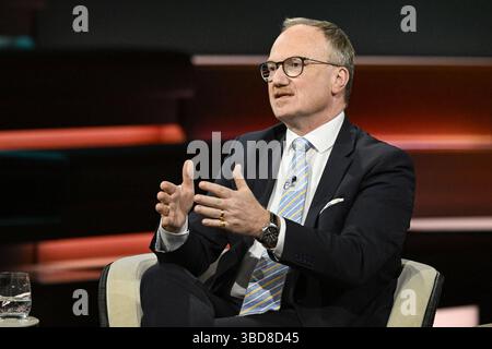 Lars Feld Ökönom 05/25 her Lars Feld am 21. Mai 2025 in Markus Lanz , ZDF TV Fernsehen Talkshow Talkshow Talk Show Deutschland deutsch deutscher Mann Wirtschaftswissenschaftler Wissenschaftler Wirtschaftswissenschaftler quer halb sitzend sprechend gestikuliert *** Lars Feld Ökönom 05 25 Ihr Lars Feld am 21. Mai 2025 in Markus Lanz , ZDF TV Talk Show Talk Show Deutschland deutscher Mann Wirtschaftswissenschaftler deutscher Wirtschaftswissenschaftler Wirtschaftswissenschaftler deutscher Wirtschaftswissenschaftler Wirtschaftswissenschaftler Wirtschaftswissenschaftler Quersitzend Wirtschaftswissenschaftler Wirtschaftswissenschaftler Quersitzend Wirtschaftswissenschaftler Quersitzend Stockfoto