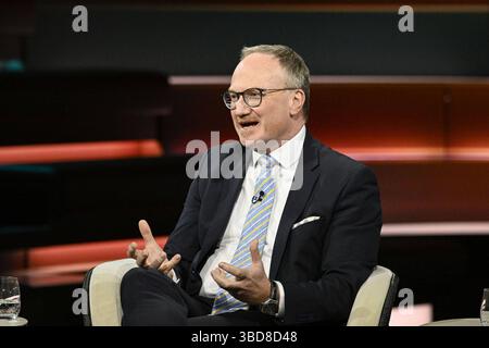 Lars Feld Ökönom 05/25 her Lars Feld am 21. Mai 2025 in Markus Lanz , ZDF TV Fernsehen Talkshow Talkshow Talk Show Deutschland deutsch deutscher Mann Wirtschaftswissenschaftler Wissenschaftler Wirtschaftswissenschaftler quer halb sitzend sprechend gestikuliert *** Lars Feld Ökönom 05 25 Ihr Lars Feld am 21. Mai 2025 in Markus Lanz , ZDF TV Talk Show Talk Show Deutschland deutscher Mann Wirtschaftswissenschaftler deutscher Wirtschaftswissenschaftler Wirtschaftswissenschaftler deutscher Wirtschaftswissenschaftler Wirtschaftswissenschaftler Wirtschaftswissenschaftler Quersitzend Wirtschaftswissenschaftler Wirtschaftswissenschaftler Quersitzend Wirtschaftswissenschaftler Quersitzend Stockfoto