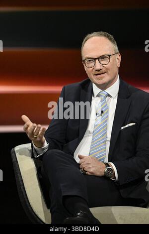Lars Feld Ökönom 05/25 her Lars Feld am 21. Mai 2025 in Markus Lanz , ZDF TV Fernsehen Talkshow Talkshow Talk Show Deutschland deutsch deutscher Mann Wirtschaftswissenschaftler Wissenschaftler Wirtschaftswissenschaftler hoch halb sitzend sprechend gestikuliert *** Lars Feld Ökönom 05 25 Ihr Lars Feld am 21. Mai 2025 in Markus Lanz , ZDF TV Talk Show Talk Show Deutschland Stockfoto