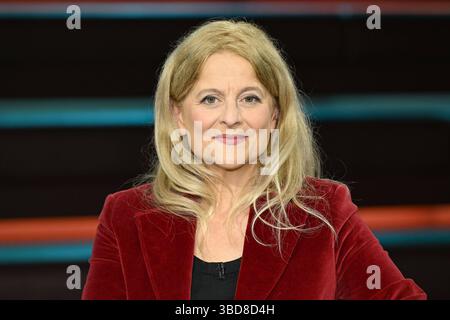 Kristina Dunz Journalistin 05/25 Ihre Kristina Dunz am 21. Mai 2025 in Markus Lanz , ZDF TV Fernsehen Talkshow Talkshow Talkshow Deutschland deutsch deutsche Frau Journalismus Autorin Journalistin Autorin quer Porträt lächelnd *** Kristina Dunz Journalistin 05 25 Ihre Kristina Dunz am 21. Mai 2025 in Markus Lanz , ZDF TV Talkshow Talk Show Deutschland Stockfoto