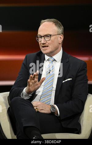 Lars Feld Ökönom 05/25 her Lars Feld am 21. Mai 2025 in Markus Lanz , ZDF TV Fernsehen Talkshow Talkshow Talk Show Deutschland deutsch deutscher Mann Wirtschaftswissenschaftler Wissenschaftler Wirtschaftswissenschaftler hoch halb sitzend sprechend gestikuliert *** Lars Feld Ökönom 05 25 Ihr Lars Feld am 21. Mai 2025 in Markus Lanz , ZDF TV Talk Show Talk Show Deutschland Stockfoto