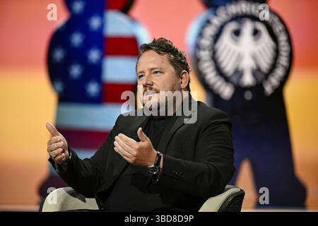 Florian Flade Journalistin 05/25 ihr Florian Flade am 22. Mai 2025 in Markus Lanz , ZDF Aufzeichnung vom 21. Mai TV Fernsehen Talkshow Talkshow Deutschland deutsch deutscher Mann Journalismus deutscher Journalismus quer halb sitzend sprechend gestikuliert *** Florian Flade Journalist 05 25 ihr Florian Flade am 22. Mai 2025 in Markus Lanz, ZDF Aufnahme vom 21. Mai TV Talk Show Talk Show Deutschland deutscher Journalismus Cross halb sitzend Talking gestikulierend Stockfoto