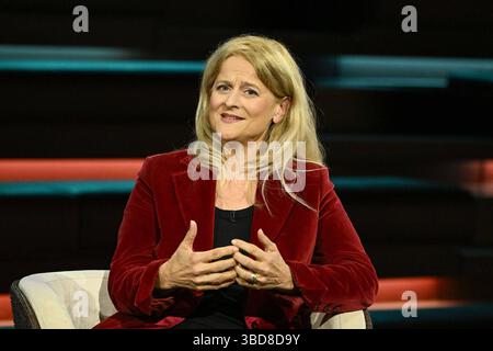 Kristina Dunz Journalistin 05/25 Ihre Kristina Dunz am 21. Mai 2025 in Markus Lanz , ZDF TV Fernsehen Talkshow Talkshow Show Deutschland deutsch deutsche Frau Journalismus Autorin Journalistin Autorin quer halb sitzend lächelnd sprechend gestikuliert *** Kristina Dunz Journalistin 05 25 Ihre Kristina Dunz am 21. Mai 2025 in Markus Lanz , ZDF TV Talk Show Talk Show Stockfoto