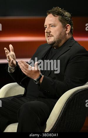 Florian Flade Journalistin 05/25 ihr Florian Flade am 22. Mai 2025 in Markus Lanz , ZDF Aufzeichnung vom 21. Mai TV TV Fernsehen Talkshow Talkshow Deutschland deutsch deutscher Mann Journalismus hoch halb sitzend sprechend gestikuliert *** Florian Flade Journalist 05 25 ihr Florian Flade am 22. Mai 2025 in Markus Lanz, ZDF Aufnahme vom 21. Mai TV Talk Show Talk Show Deutschland german german man Journalism High halb sitzend Talking gestikulierend Stockfoto