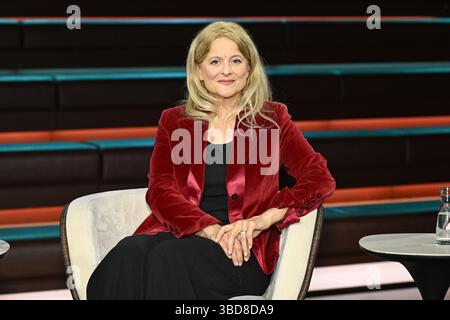 Kristina Dunz Journalistin 05/25 Ihre Kristina Dunz am 21. Mai 2025 in Markus Lanz , ZDF TV Fernsehen Talkshow Talkshow Talkshow Deutschland deutsch deutsche Frau Journalismus Autorin Journalistin Autorin quer halb sitzend lächelnd *** Kristina Dunz Journalistin 05 25 Ihre Kristina Dunz am 21. Mai 2025 in Markus Lanz , ZDF TV Talkshow Talkshow Deutschland deutsche Journalistin Journalistin Autorin Schriftstellerin Cross halb sitzend lächelnd Stockfoto