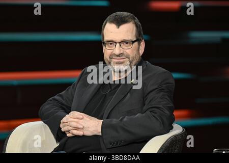 Jochem Marotzke Meteorologe 05/25 ihr Jochem Marotzke am 22. Mai 2025 in Markus Lanz , ZDF Aufzeichnung vom 21. Mai TV Fernsehen Talkshow Talkshow Deutschland deutsch deutscher Mann Klimaforscher Meereskundler Wissenschaftler deutscher Klimawissenschaftler quer halb sitzend lächelnd *** Jochem Marotzke Meteorologe 05 25 Ihr Jochem Marotzke am 22. Mai 2025 in Markus Lanz , ZDF Aufnahme vom 21 Mai TV TV Talkshow Talkshow deutschland deutscher Mann Klimawissenschaftler Ozeanograf Wissenschaftler deutscher Klimawissenschaftler Cross Halb sitzend lächelnd Stockfoto