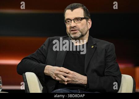 Jochem Marotzke Meteorologe 05/25 ihr Jochem Marotzke am 22. Mai 2025 in Markus Lanz , ZDF Aufzeichnung vom 21. Mai TV Fernsehen Talkshow Talkshow Deutschland deutsch deutscher Mann Klimaforscher Meereskundler Wissenschaftler deutscher Klimawissenschaftler quer halb sitzend sprechend *** Jochem Marotzke Meteorologe 05 25 ihr Jochem Marotzke am 22. Mai 2025 in Markus Lanz , ZDF Aufnahme vom 21. Mai TV Talkshow Talkshow Deutschland deutscher Mann Klimawissenschaftler Ozeanograf Wissenschaftler deutscher Klimawissenschaftler Cross halb sitzend Stockfoto