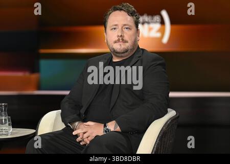 Florian Flade Journalistin 05/25 ihr Florian Flade am 22. Mai 2025 in Markus Lanz , ZDF Aufzeichnung vom 21. Mai TV Fernsehen Talkshow Talkshow Deutschland deutsch deutscher Mann Journalismus deutscher Mann Journalismus quer halb sitzend neutral *** Florian Flade Journalist 05 25 Ihr Florian Flade am 22. Mai 2025 in Markus Lanz, ZDF Aufnahme vom 21. Mai TV Talk Show Talk Show Deutschland deutscher Mann Journalismus Cross Halb Sitting neutral Stockfoto