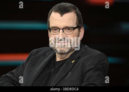 Jochem Marotzke Meteorologe 05/25 ihr Jochem Marotzke am 22. Mai 2025 in Markus Lanz , ZDF Aufzeichnung vom 21. Mai TV Fernsehen Talkshow Talkshow Deutschland deutsch deutscher Mann Klimaforscher Meereskundler Wissenschaftler deutscher Klimaforscher quer Porträt lächelnd *** Jochem Marotzke Meteorologe 05 25 ihr Jochem Marotzke am 22. Mai 2025 in Markus Lanz , ZDF Aufnahme vom 21. Mai TV Talkshow Talkshow deutschland deutscher Mann Klimawissenschaftler Ozeanograf Wissenschaftler deutscher klimaforscher Kreuzporträt lächelnd Stockfoto