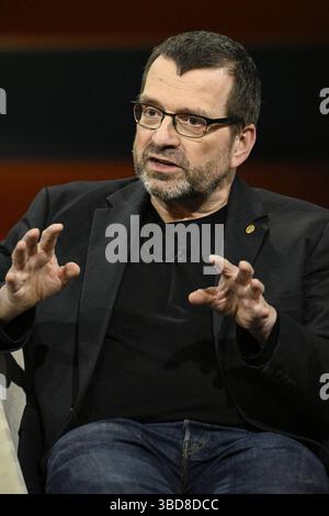 Jochem Marotzke Meteorologe 05/25 ihr Jochem Marotzke am 22. Mai 2025 in Markus Lanz , ZDF Aufzeichnung vom 21. Mai TV Fernsehen Talkshow Talkshow Talkshow Deutschland deutsch deutscher Mann Klimaforscher Meereskundler Wissenschaftler deutscher Klimawissenschaftler hoch halb sitzend sprechend gestikuliert *** Jochem Marotzke Meteorologe 05 25 Ihr Jochem Marotzke am 22. Mai 2025 in Markus Lanz , ZDF Aufnahme vom 21. Mai TV TV Talkshow Talkshow deutschland deutscher Mann Klimawissenschaftler Ozeanograf Wissenschaftler deutscher Klimawissenschaftler hoch halb sitzend Sprechen gestikulierend Stockfoto