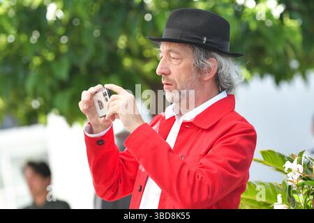 Cannes, Frankreich. Mai 2025. Arthur H nahm am 23. Mai 2025 im Rahmen der 78. Filmfestspiele in Cannes Teil. Foto: Aurore Marechal/ABACAPRESS.COM Credit: Abaca Press/Alamy Live News Stockfoto