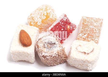 Traditionelle türkische Delikatesse isoliert auf weißem Hintergrund. Stockfoto