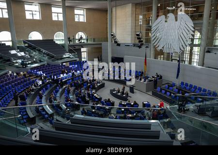 Berlin, Deutschland. Mai 2025. Blick auf den Plenarsaal in der 8. Tagung des Bundestages. Quelle: Hannes P. Albert/dpa/Alamy Live News Stockfoto