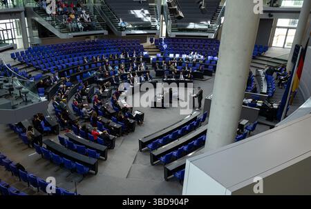 Berlin, Deutschland. Mai 2025. Blick auf den Plenarsaal in der 8. Tagung des Bundestages. Quelle: Hannes P. Albert/dpa/Alamy Live News Stockfoto
