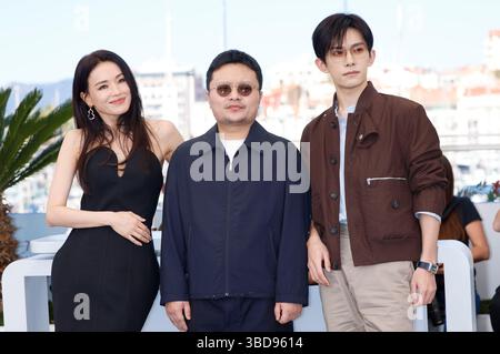 Shu Qi, BI Gan und Jackson Yee beim Photocall zum Kinofilm 'Kuang ye shi dai / Resurrection' auf dem Festival de Cannes 2025 / 78. Internationale Filmfestspiele von Cannes am Palais des Festivals. Cannes, 23.05.2025 Stockfoto