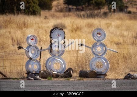 Gartendekor aus alten Reifenfelgen Stockfoto