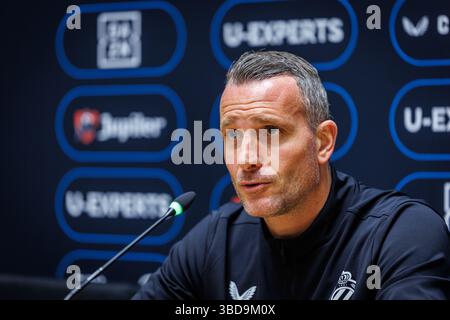 Brügge, Belgien. Mai 2025. Nicky Hayen, Cheftrainer des Clubs, wurde während einer Pressekonferenz des belgischen Fußballclubs Brugge KV am Freitag, den 23. Mai 2025, in Brügge über sein Spiel am Sonntag gegen den Royal Antwerp FC vorgestellt. BELGA FOTO KURT DESPLENTER Credit: Belga Nachrichtenagentur/Alamy Live News Stockfoto