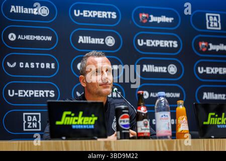 Brügge, Belgien. Mai 2025. Nicky Hayen, Cheftrainer des Clubs, wurde während einer Pressekonferenz des belgischen Fußballclubs Brugge KV am Freitag, den 23. Mai 2025, in Brügge über sein Spiel am Sonntag gegen den Royal Antwerp FC vorgestellt. BELGA FOTO KURT DESPLENTER Credit: Belga Nachrichtenagentur/Alamy Live News Stockfoto