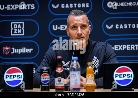 Brügge, Belgien. Mai 2025. Nicky Hayen, Cheftrainer des Clubs, wurde während einer Pressekonferenz des belgischen Fußballclubs Brugge KV am Freitag, den 23. Mai 2025, in Brügge über sein Spiel am Sonntag gegen den Royal Antwerp FC vorgestellt. BELGA FOTO KURT DESPLENTER Credit: Belga Nachrichtenagentur/Alamy Live News Stockfoto
