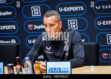 Brügge, Belgien. Mai 2025. Nicky Hayen, Cheftrainer des Clubs, wurde während einer Pressekonferenz des belgischen Fußballclubs Brugge KV am Freitag, den 23. Mai 2025, in Brügge über sein Spiel am Sonntag gegen den Royal Antwerp FC vorgestellt. BELGA FOTO KURT DESPLENTER Credit: Belga Nachrichtenagentur/Alamy Live News Stockfoto