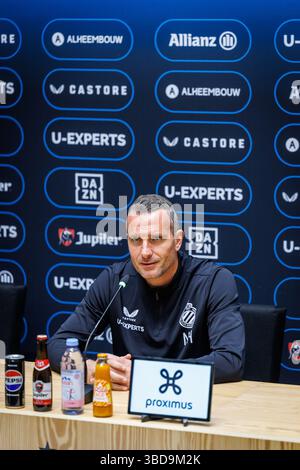 Brügge, Belgien. Mai 2025. Nicky Hayen, Cheftrainer des Clubs, wurde während einer Pressekonferenz des belgischen Fußballclubs Brugge KV am Freitag, den 23. Mai 2025, in Brügge über sein Spiel am Sonntag gegen den Royal Antwerp FC vorgestellt. BELGA FOTO KURT DESPLENTER Credit: Belga Nachrichtenagentur/Alamy Live News Stockfoto