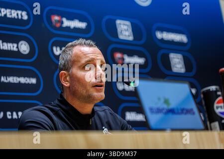 Brügge, Belgien. Mai 2025. Nicky Hayen, Cheftrainer des Clubs, wurde während einer Pressekonferenz des belgischen Fußballclubs Brugge KV am Freitag, den 23. Mai 2025, in Brügge über sein Spiel am Sonntag gegen den Royal Antwerp FC vorgestellt. BELGA FOTO KURT DESPLENTER Credit: Belga Nachrichtenagentur/Alamy Live News Stockfoto