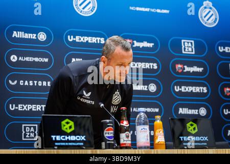 Brügge, Belgien. Mai 2025. Nicky Hayen, Cheftrainer des Clubs, wurde während einer Pressekonferenz des belgischen Fußballclubs Brugge KV am Freitag, den 23. Mai 2025, in Brügge über sein Spiel am Sonntag gegen den Royal Antwerp FC vorgestellt. BELGA FOTO KURT DESPLENTER Credit: Belga Nachrichtenagentur/Alamy Live News Stockfoto