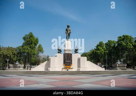 König Rama VI. Monument im Lumphini Park in Bangkok in Thailand. Thailand, Bangkok, 11. Dezember 2024. Stockfoto