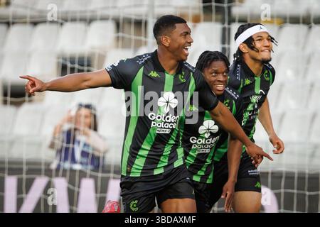 Brügge, Belgien. Mai 2025. Cercle Flavio Nazinho feiert nach einem Fußballspiel zwischen Cercle Brugge und Patro Eisden Maasmechelen am Freitag, den 23. Mai 2025, in Brügge, dem zweiten Leg der Abstiegs-Play-offs-Finals der belgischen Meisterschaft „Jupiler Pro League“ 2024-2025. Der Gewinner des Treffens qualifiziert sich für das Spiel in der ersten Division. BELGA FOTO KURT DESPLENTER Credit: Belga Nachrichtenagentur/Alamy Live News Stockfoto