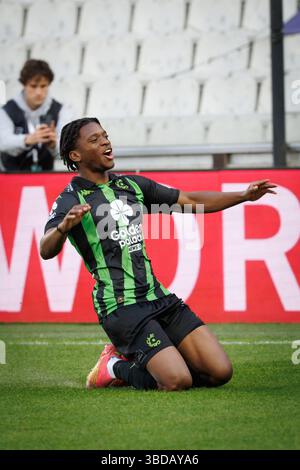 Brügge, Belgien. Mai 2025. Cercle Flavio Nazinho feiert nach einem Fußballspiel zwischen Cercle Brugge und Patro Eisden Maasmechelen am Freitag, den 23. Mai 2025, in Brügge, dem zweiten Leg der Abstiegs-Play-offs-Finals der belgischen Meisterschaft „Jupiler Pro League“ 2024-2025. Der Gewinner des Treffens qualifiziert sich für das Spiel in der ersten Division. BELGA FOTO KURT DESPLENTER Credit: Belga Nachrichtenagentur/Alamy Live News Stockfoto