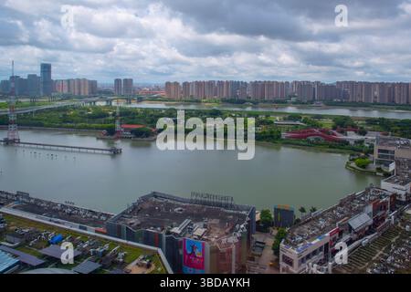 Quanzhou Moderne Stadt aus der Vogelperspektive einschließlich Shuikouhu See und Jinjiang Fluss im Bezirk Fengze, Quanzhou Stadt, Fujian, China. Stockfoto