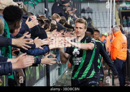 Brügge, Belgien. Mai 2025. Cercle's Thibo Somers feiert nach dem Sieg eines Fußballspiels zwischen Cercle Brugge und Patro Eisden Maasmechelen am Freitag, den 23. Mai 2025 in Brügge, dem zweiten Leg des Abstiegs Play-offs Finals der belgischen Meisterschaft „Jupiler Pro League“ 2024-2025. Der Gewinner des Treffens qualifiziert sich für das Spiel in der ersten Division. BELGA FOTO KURT DESPLENTER Credit: Belga Nachrichtenagentur/Alamy Live News Stockfoto