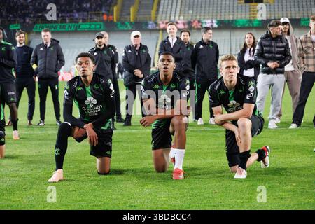 Brügge, Belgien. Mai 2025. Die Spieler von Cercle feiern nach dem Sieg eines Fußballspiels zwischen Cercle Brugge und Patro Eisden Maasmechelen am Freitag, den 23. Mai 2025 in Brügge, das zweite Leg des Abstiegs Play-offs Finals der belgischen Meisterschaft „Jupiler Pro League“ 2024-2025. Der Gewinner des Treffens qualifiziert sich für das Spiel in der ersten Division. BELGA FOTO KURT DESPLENTER Credit: Belga Nachrichtenagentur/Alamy Live News Stockfoto