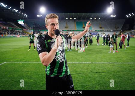 Brügge, Belgien. Mai 2025. Cercle's Thibo Somers feiert nach dem Sieg eines Fußballspiels zwischen Cercle Brugge und Patro Eisden Maasmechelen am Freitag, den 23. Mai 2025 in Brügge, dem zweiten Leg des Abstiegs Play-offs Finals der belgischen Meisterschaft „Jupiler Pro League“ 2024-2025. Der Gewinner des Treffens qualifiziert sich für das Spiel in der ersten Division. BELGA FOTO KURT DESPLENTER Credit: Belga Nachrichtenagentur/Alamy Live News Stockfoto