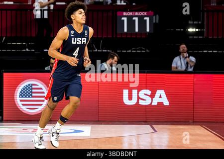 ISTANBUL, TÜRKEI - 07. JULI 2024: FIBA U17 Basketball World Cup - Turkiye 2024, Gruppenspiel zwischen Guinea und den USA im Sinan erdem Dome., Istanbul Stockfoto