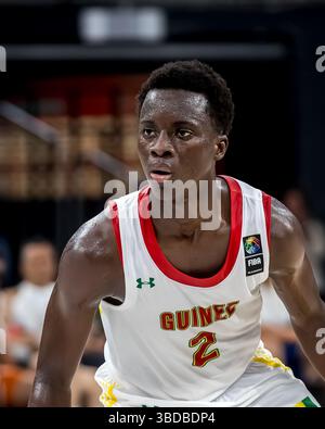 ISTANBUL, TÜRKEI - 07. JULI 2024: FIBA U17 Basketball World Cup - Turkiye 2024, Gruppenspiel zwischen Guinea und den USA im Sinan erdem Dome., Istanbul Stockfoto