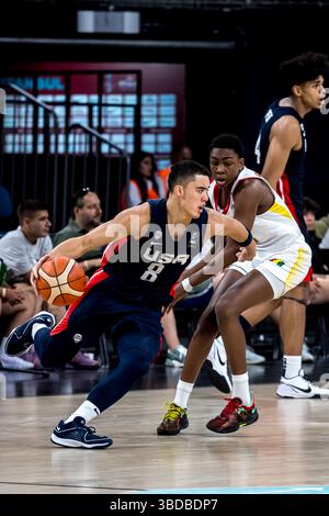 ISTANBUL, TÜRKEI - 07. JULI 2024: FIBA U17 Basketball World Cup - Turkiye 2024, Gruppenspiel zwischen Guinea und den USA im Sinan erdem Dome., Istanbul Stockfoto