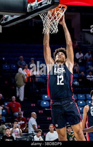 ISTANBUL, TÜRKEI - 07. JULI 2024: FIBA U17 Basketball World Cup - Turkiye 2024, Gruppenspiel zwischen Guinea und den USA im Sinan erdem Dome., Istanbul Stockfoto