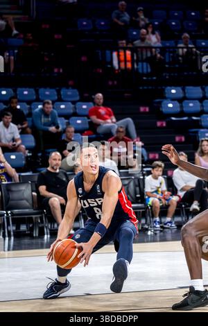 ISTANBUL, TÜRKEI - 07. JULI 2024: FIBA U17 Basketball World Cup - Turkiye 2024, Gruppenspiel zwischen Guinea und den USA im Sinan erdem Dome., Istanbul Stockfoto