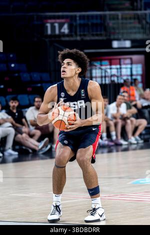 ISTANBUL, TÜRKEI - 07. JULI 2024: FIBA U17 Basketball World Cup - Turkiye 2024, Gruppenspiel zwischen Guinea und den USA im Sinan erdem Dome., Istanbul Stockfoto