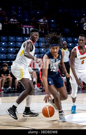 ISTANBUL, TÜRKEI - 07. JULI 2024: FIBA U17 Basketball World Cup - Turkiye 2024, Gruppenspiel zwischen Guinea und den USA im Sinan erdem Dome., Istanbul Stockfoto