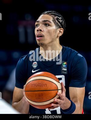 ISTANBUL, TÜRKEI - 07. JULI 2024: FIBA U17 Basketball World Cup - Turkiye 2024, Gruppenspiel zwischen Guinea und den USA im Sinan erdem Dome., Istanbul Stockfoto