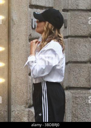 Mailand, Italien. Mai 2025. Mailand Ph.Paolo Della Bella Barbara D'Urso mit lässigem Look und Hut im Modeviertel Credit: Unabhängige Fotoagentur/Alamy Live News Stockfoto