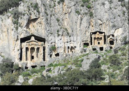 Felsengräber von Dalyan, Lycia, Türkei, Asien, alte Felsengräber sind in die steilen Felshänge der Natur in der Provinz Antalya gehauen Stockfoto