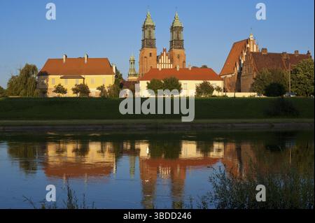Kathedrale von Posen, Kathedrale St. Peter und Paul, Dominsel, Fluss Warta, Posen, Wielkopolska, Polen, Posen, Bischofskirche, Ostrow Tumski Stockfoto